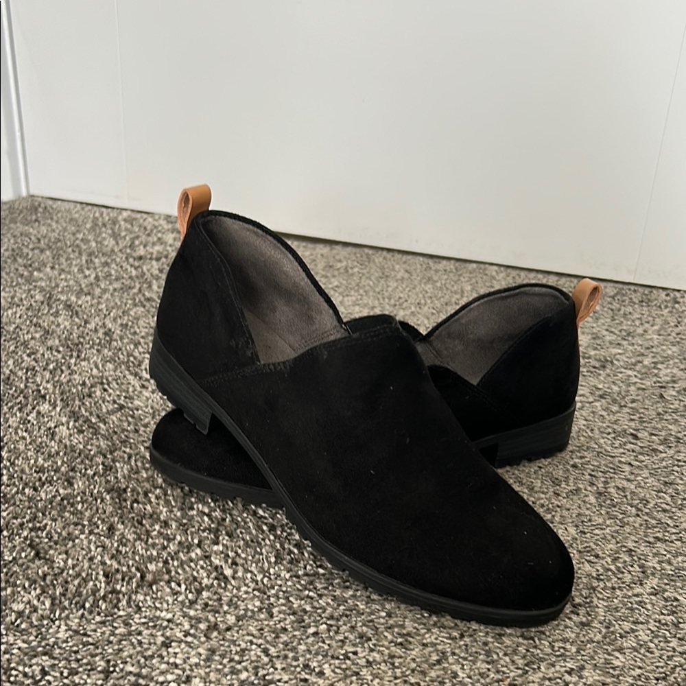 Women’s Black Slip-On Shoes